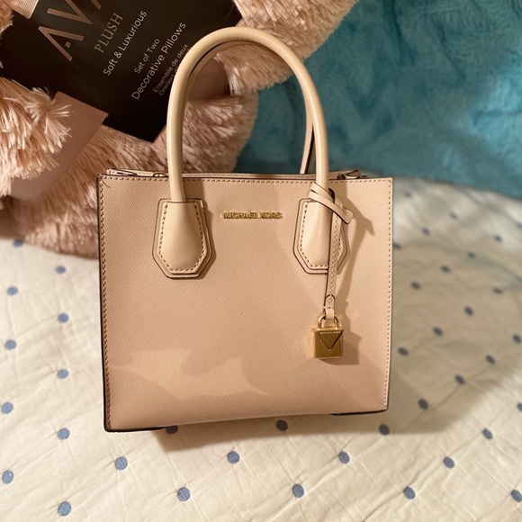 MICHAEL KORS Women's Mercer Messenger Crossbody - Picture 10 of 16